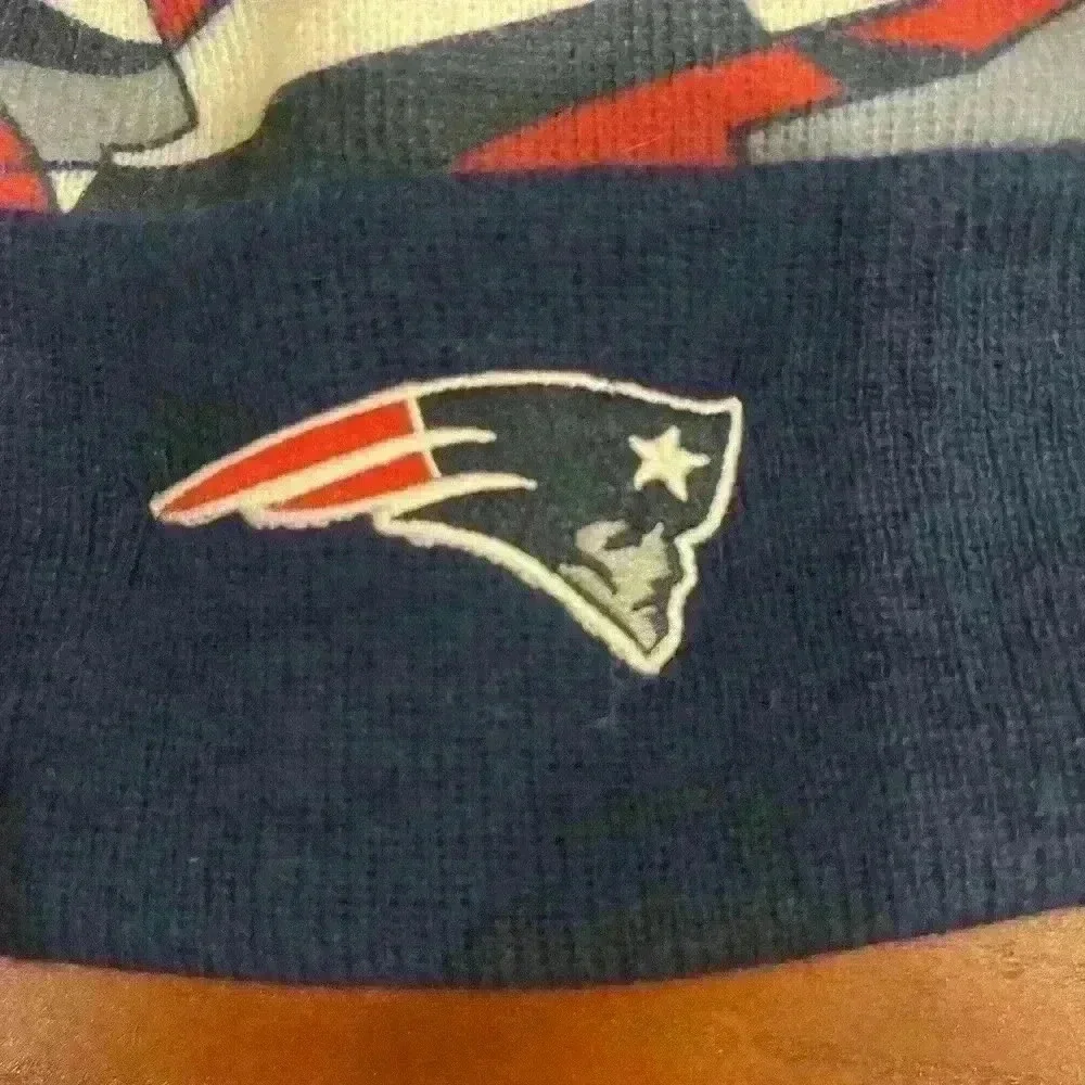 NFL Team Apparel New England‎ Patriots Hat Youth Knit Winter Pom Pom